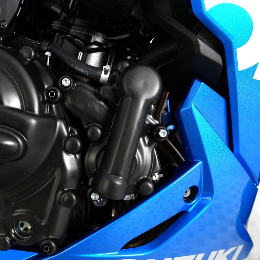 R&G motordæksel på Suzuki GSX-8R — Enghave Motor