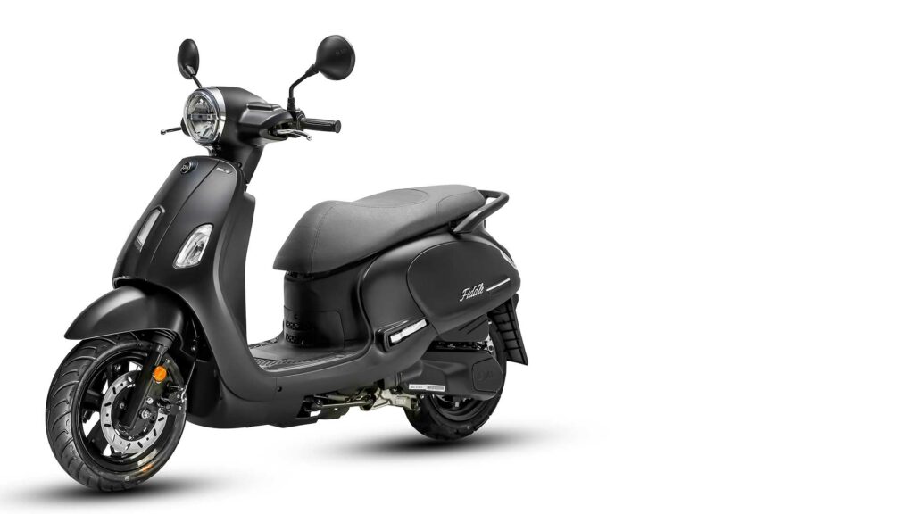 SYM Fiddle i mat sort set skråt forfra — Enghave Motor