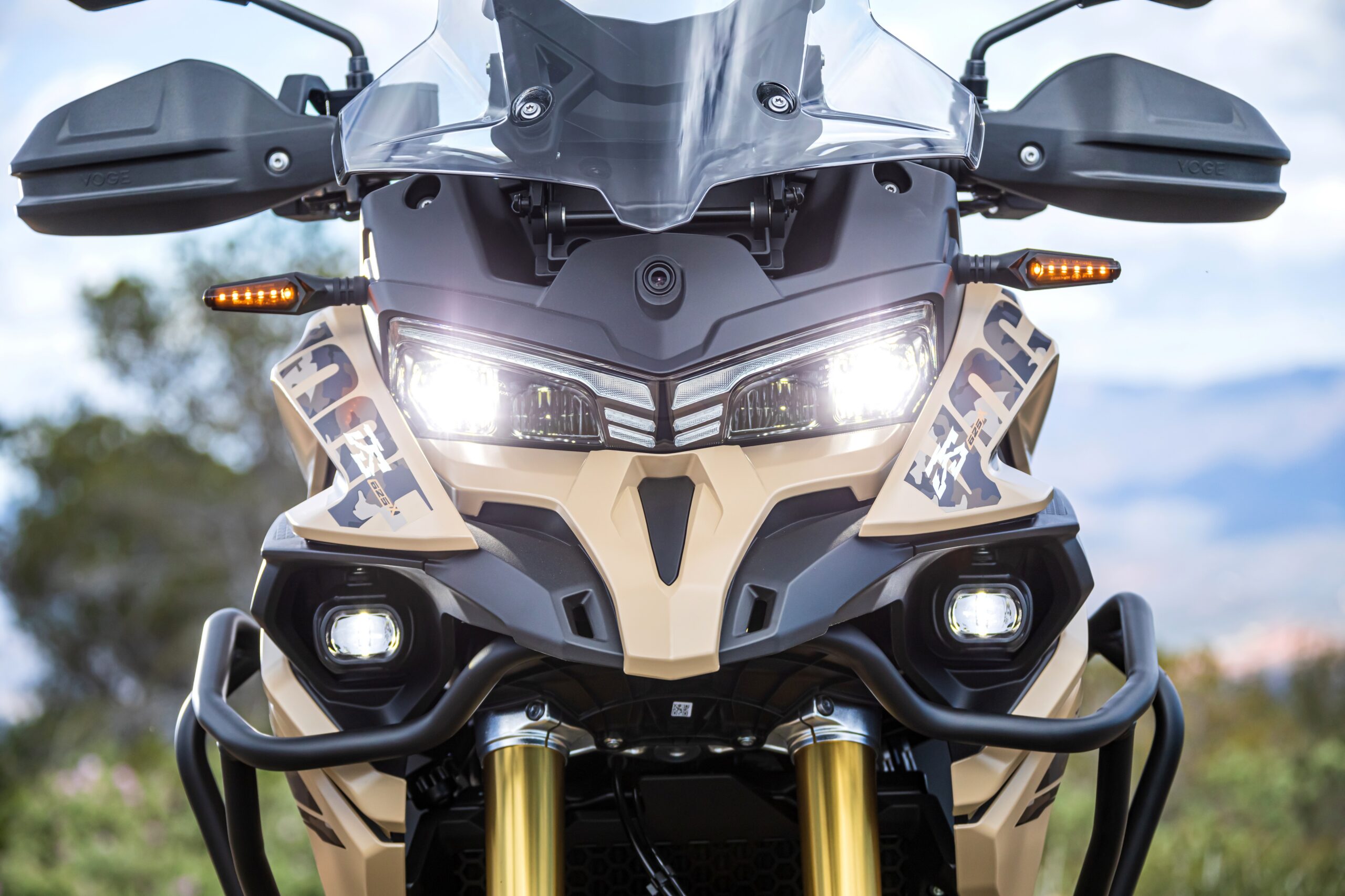 Voge DS625X forlygter set forfra — Enghave Motor