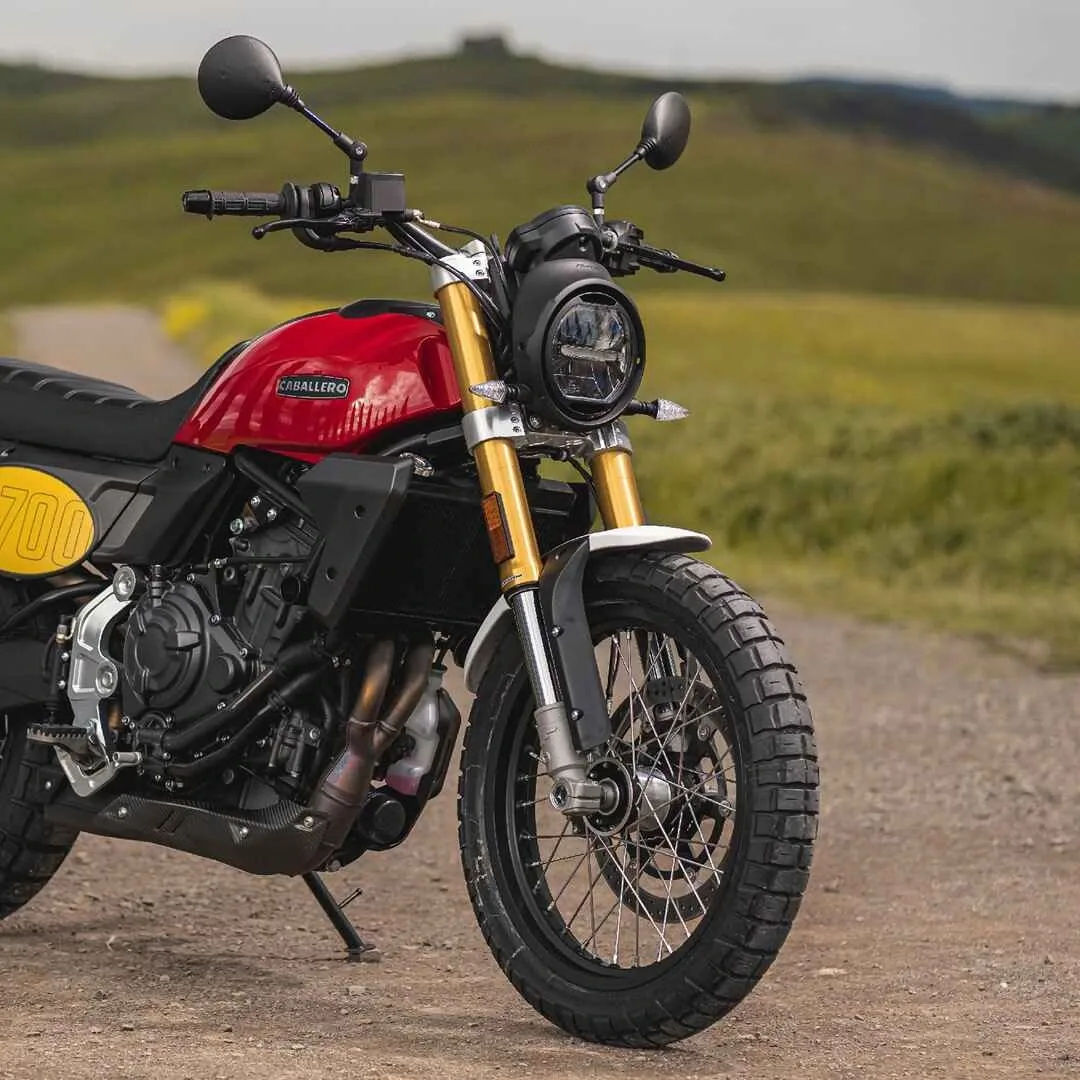 Fantic Caballero 700 rød scrambler — Enghave Motor