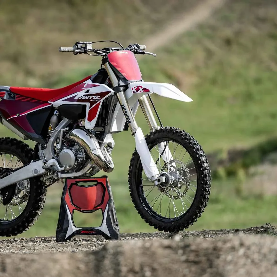 Fantic Racing konkurrencemaskine rød og hvid — Enghave Motor