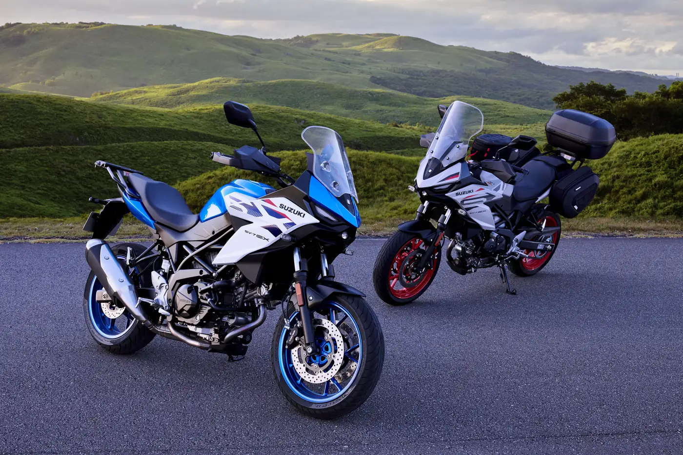 Suzuki SV-7GX i to farver på landevej — Enghave Motor