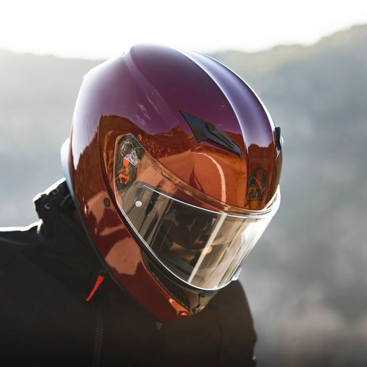 Kører med AGV K3 hjelm — Enghave Motor